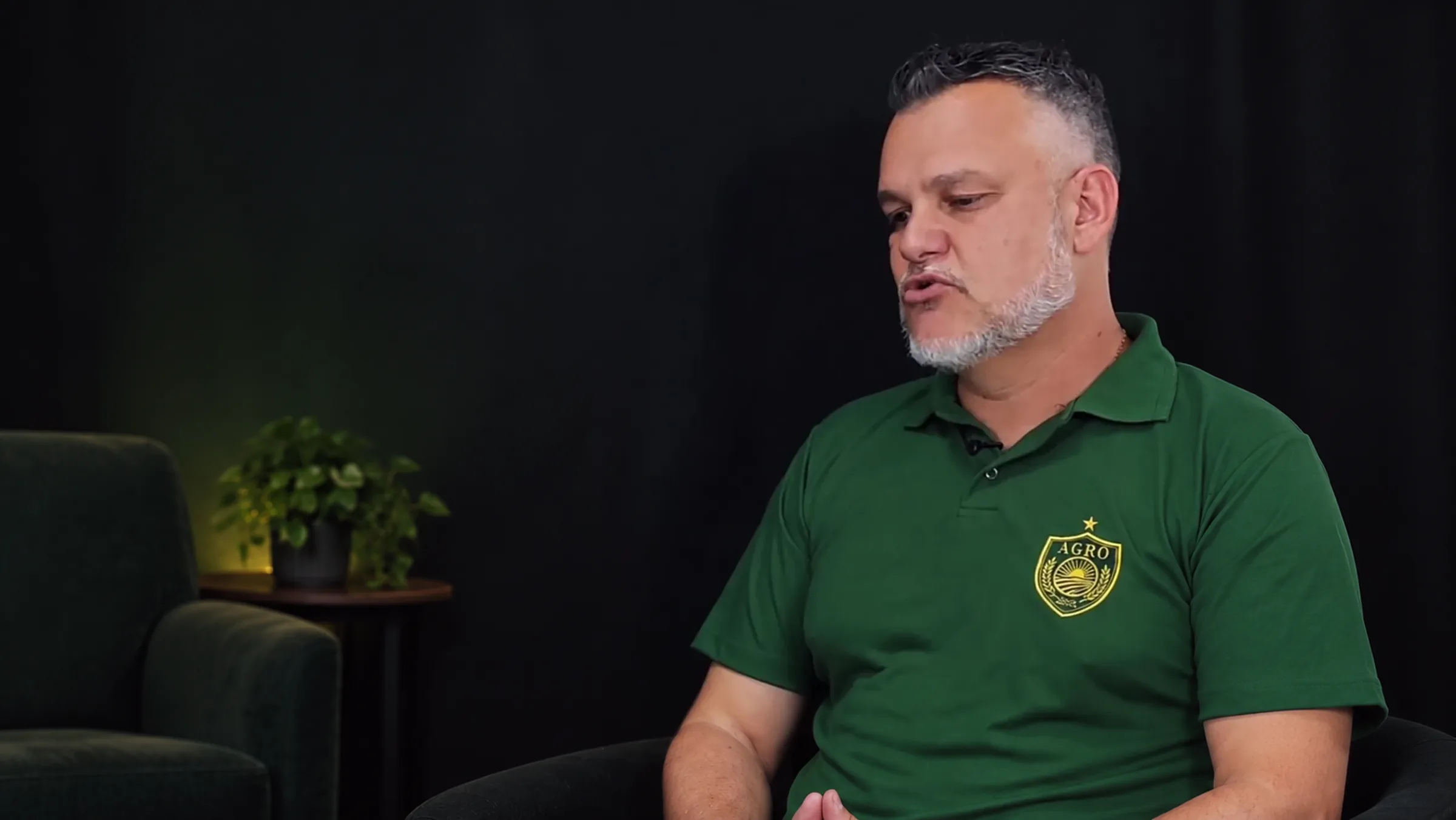 Gabardo Júnior com a camisa do Agro Esporte Clube